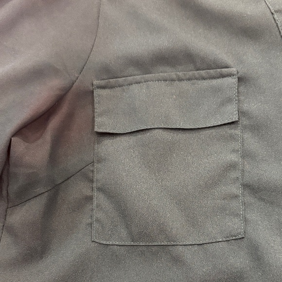 Elegant Hunter Green Button-Down Shirt for Women - Picture 5 of 9